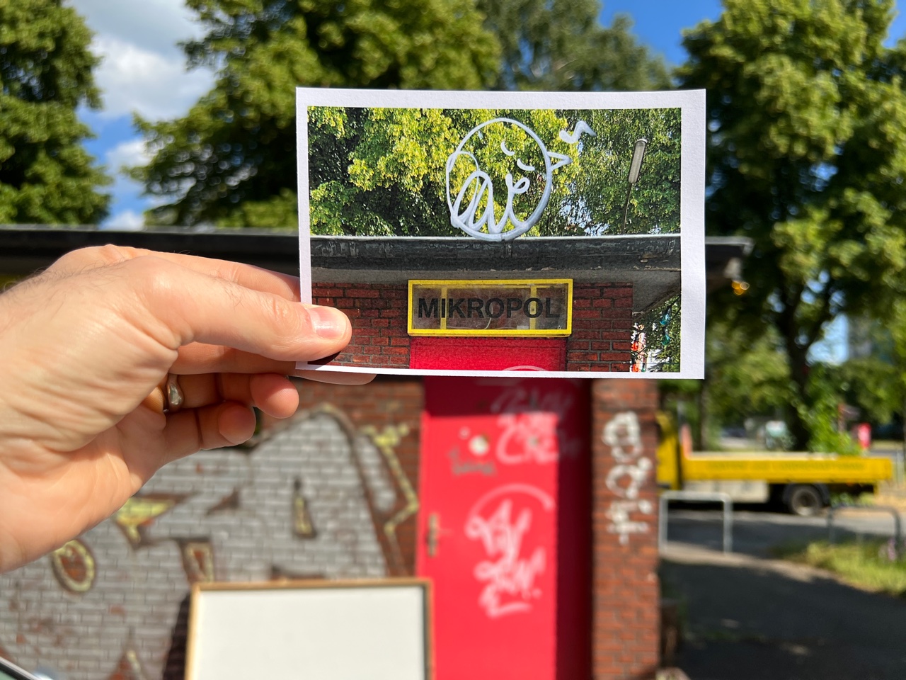 Billhorner Mühlenweg, Digital Graft Postng auf das Mikropol Kulturzentrum, Jan Dietrich 2022